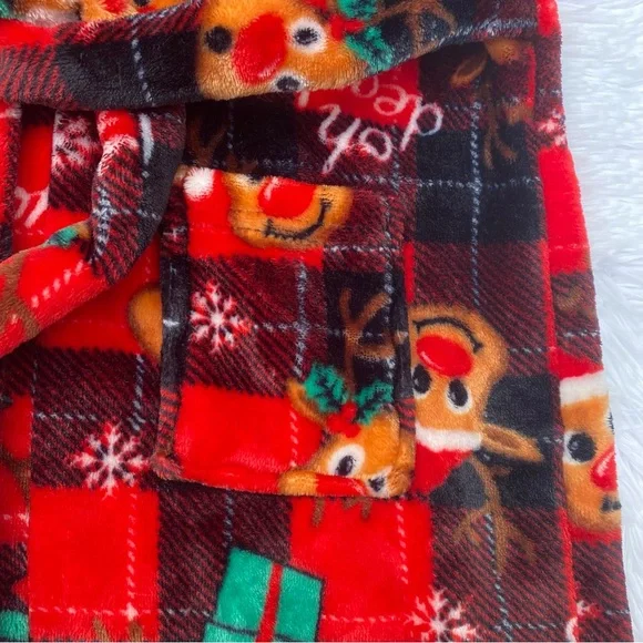 Rudolph Christmas Bathrobe - Picture 3 of 12